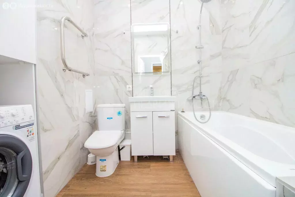 1-комнатная квартира: Тюмень, улица Фармана Салманова, 12 (43.6 м) - Фото 0