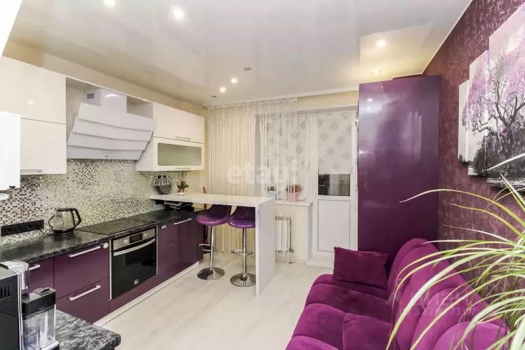 1-к кв. Тюменская область, Тюмень ул. Муравленко, 10 (49.1 м) - Фото 2