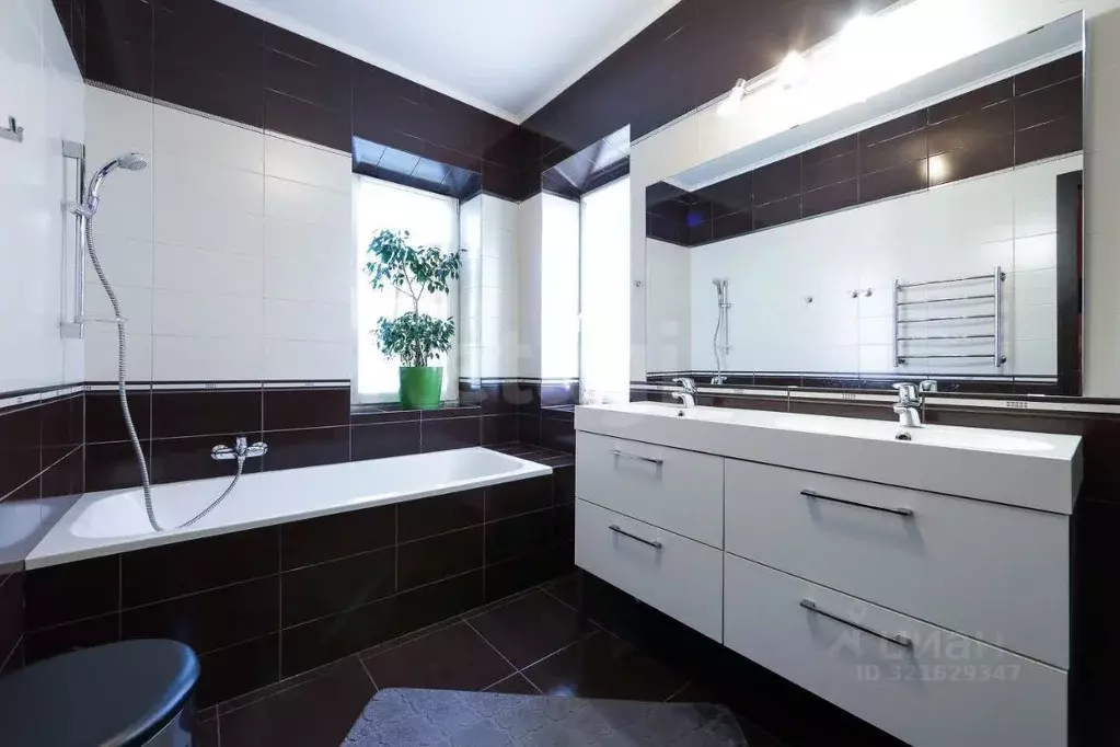 Дом в Калининградская область, Калининград Коломенская ул., 13 (320 м) - Фото 1