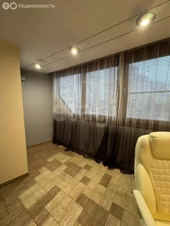 3-комнатная квартира: Москва, улица Академика Анохина, 54 (100 м) - Фото 1