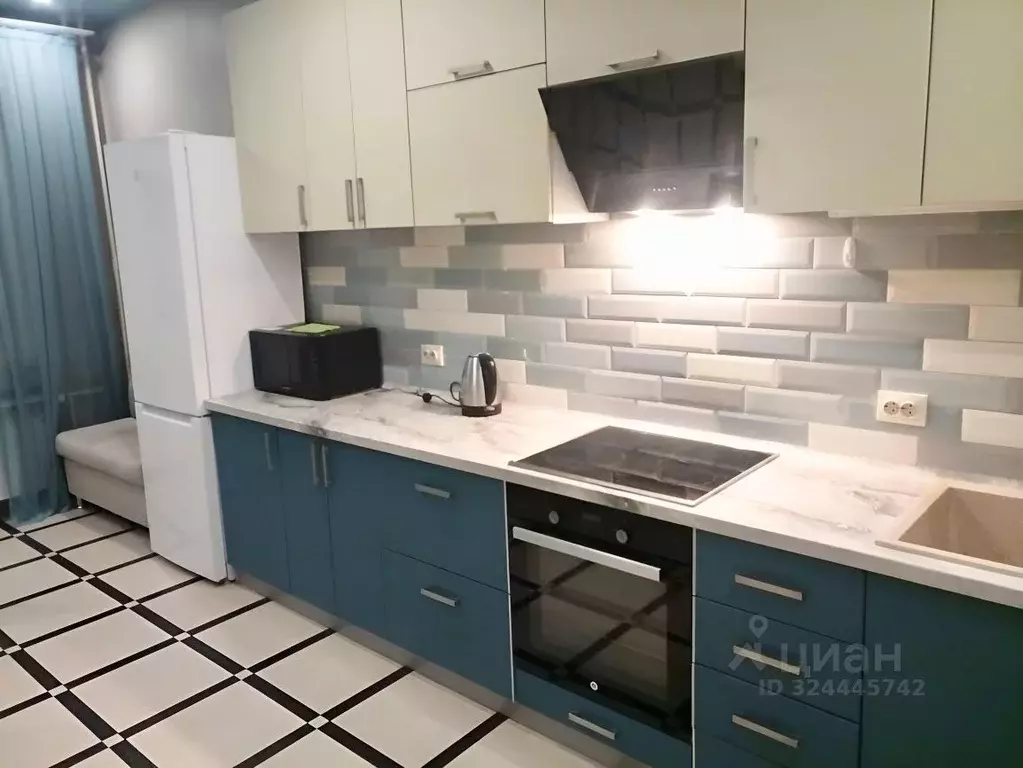 2-к кв. Курская область, Курск просп. Анатолия Дериглазова, 9 (85.0 м) - Фото 1