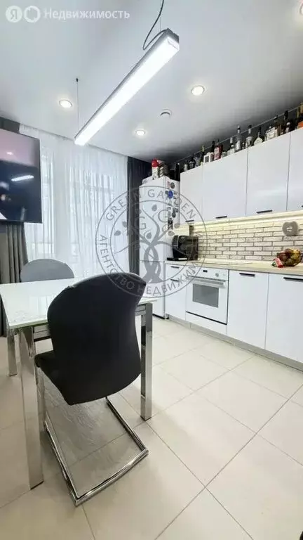 Квартира-студия: Екатеринбург, улица Евгения Савкова, 54 (53.9 м) - Фото 2