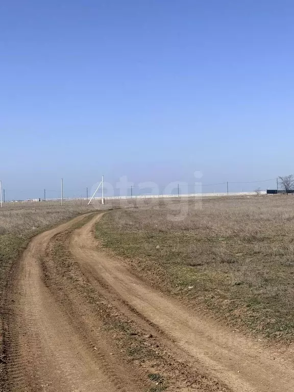 Участок в Крым, Сакский район, Штормовское с/пос, с. Хуторок  (7.0 ... - Фото 0