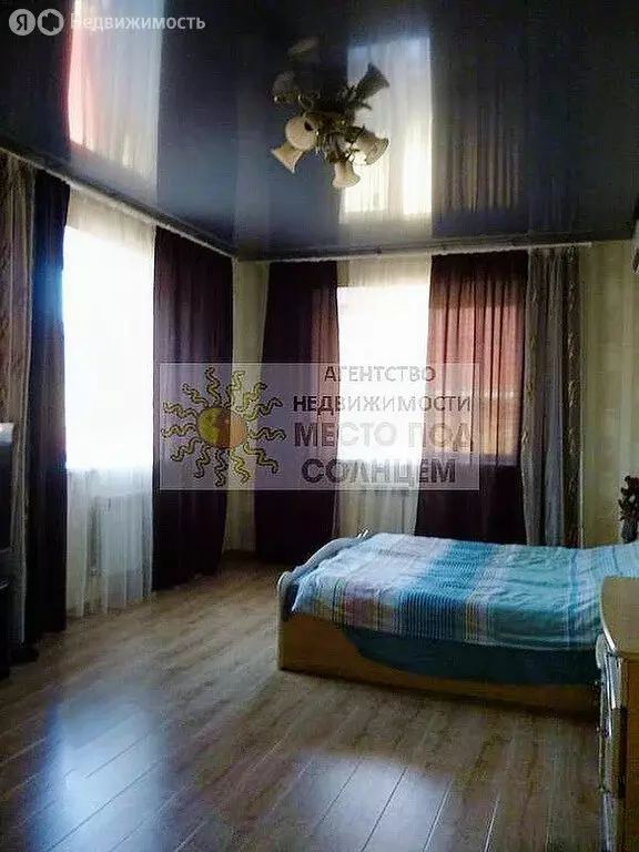 Дом в Ейск, Братская улица (340 м) - Фото 1