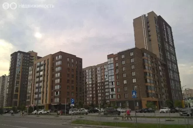 3-комнатная квартира: Тюмень, улица Фармана Салманова, 12 (81 м) - Фото 1