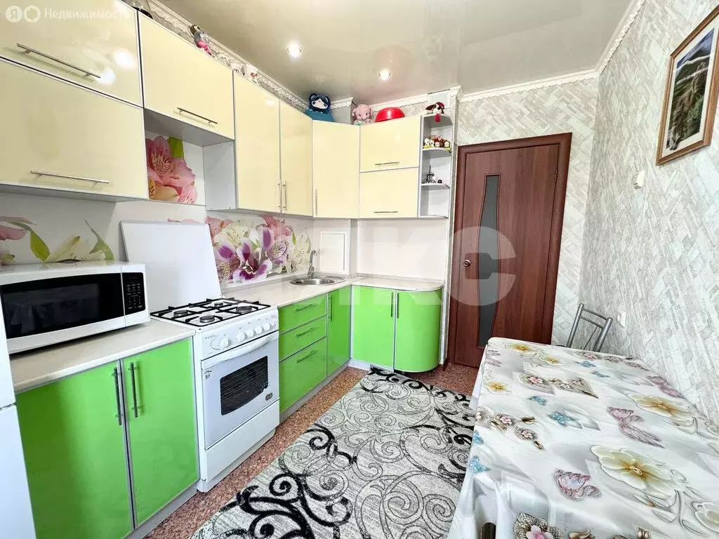 3-комнатная квартира: Нижнекамск, улица Сююмбике, 9 (65.2 м) - Фото 0