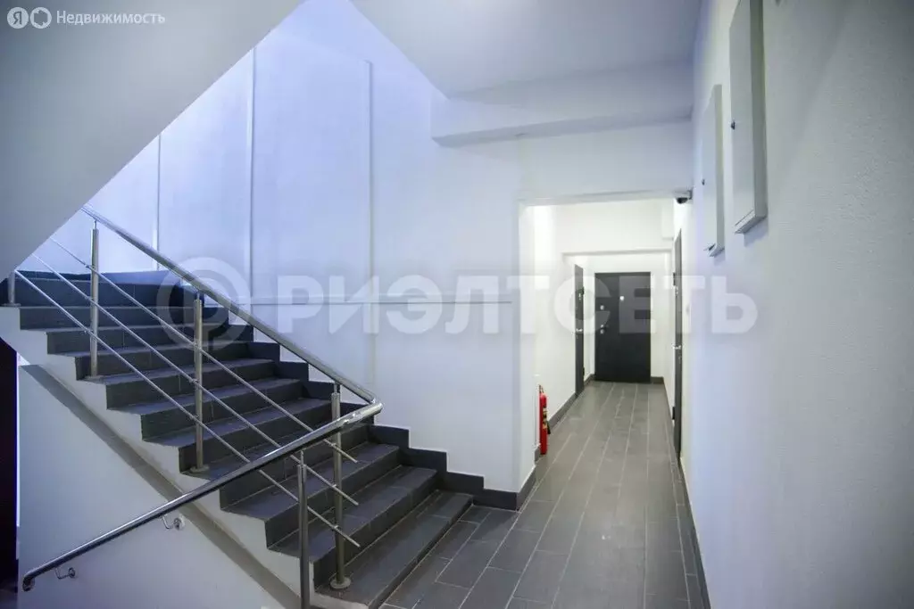 3-комнатная квартира: Мурманск, проезд Михаила Бабикова, 6А (81.2 м) - Фото 2