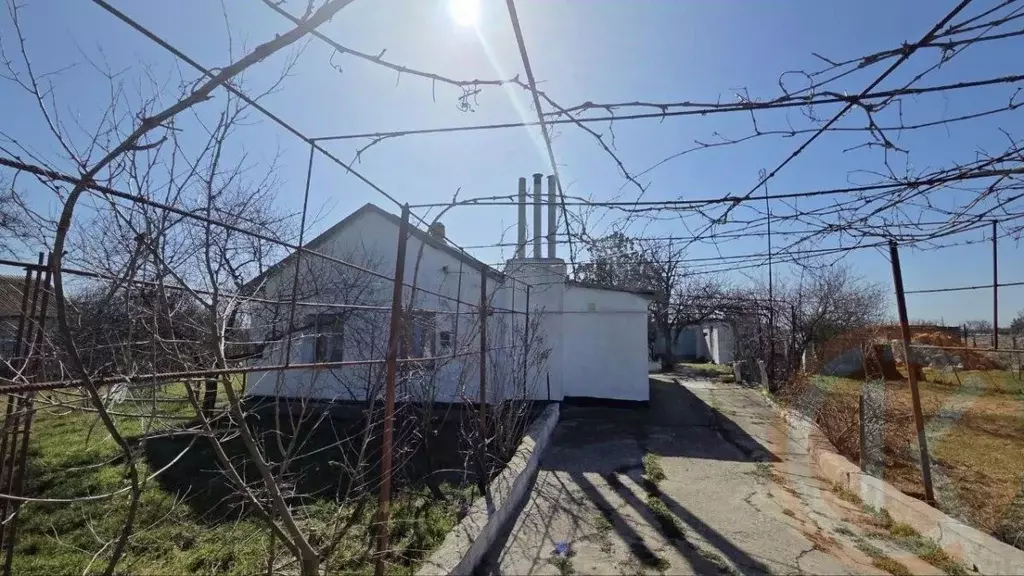 Дом в Крым, Сакский район, Кольцовское с/пос, с. Нива ул. Фрунзе, 34 ... - Фото 1