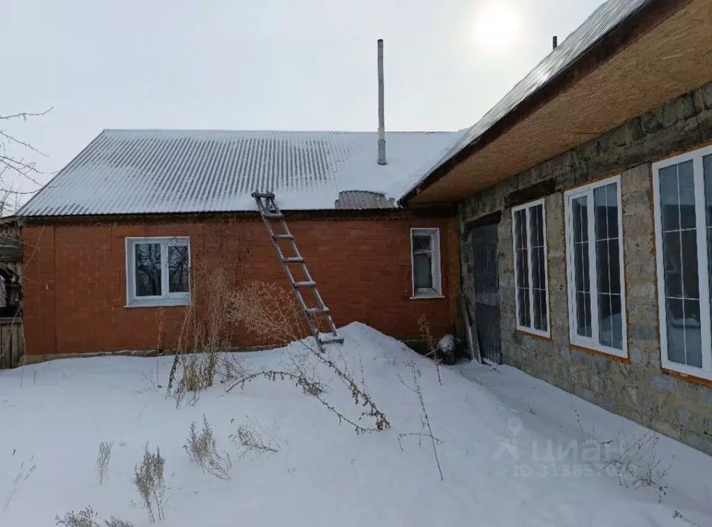 Дом в Оренбургская область, пос. Новоорск ул. Новая (159 м) - Фото 0
