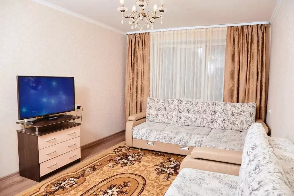 2-к кв. Тюменская область, Тобольск 7-й мкр, 26 (60.0 м) - Фото 0