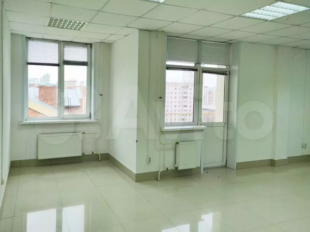 Продам офис в Бизнес-Центре, правый берег, 71 м - Фото 1