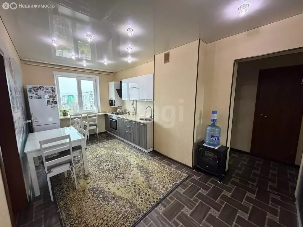 3-комнатная квартира: Миасс, улица Жуковского, 2 (62 м) - Фото 1
