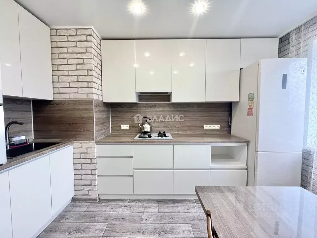 3-к кв. Саратовская область, Балаково ул. Братьев Захаровых, 10 (63.0 ... - Фото 2