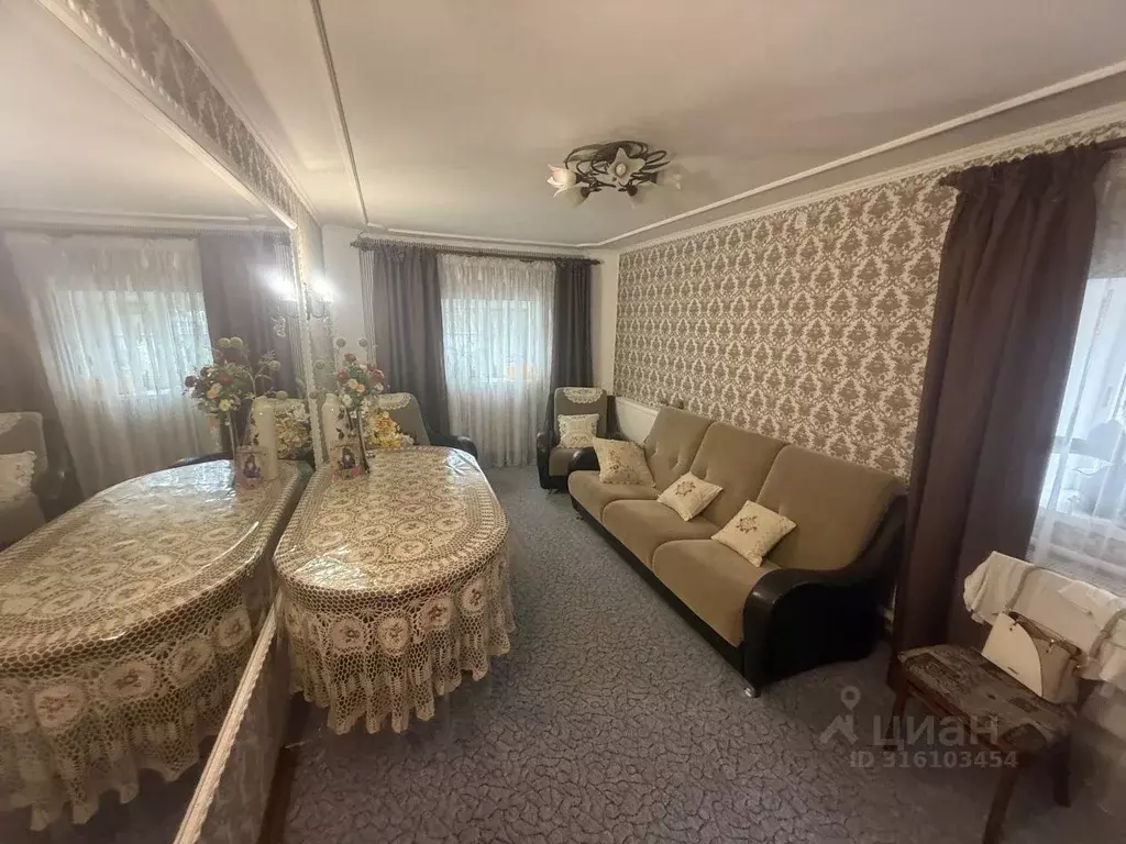 Дом в Краснодарский край, Гулькевичи ул. Есенина, 25 (150 м) - Фото 1