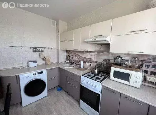 3-комнатная квартира: Пермь, улица Льва Лаврова, 14 (69.1 м) - Фото 0