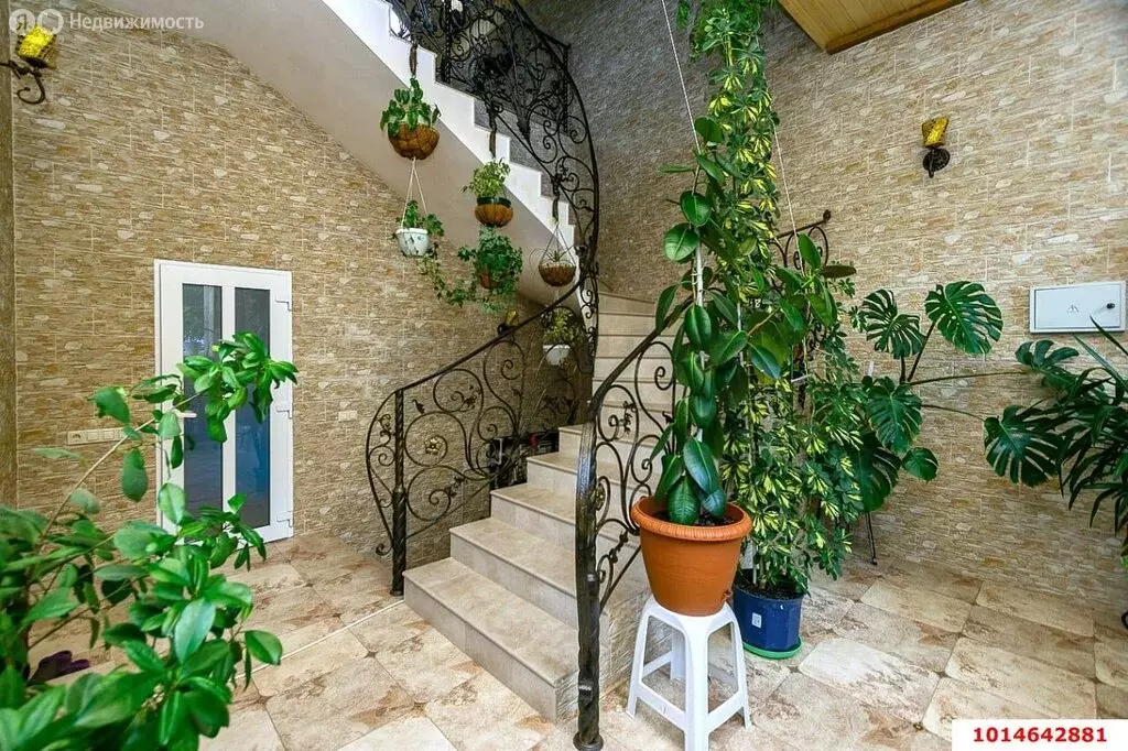 Дом в Белозёрный, Ипподромовская улица, 6 (395.9 м) - Фото 0