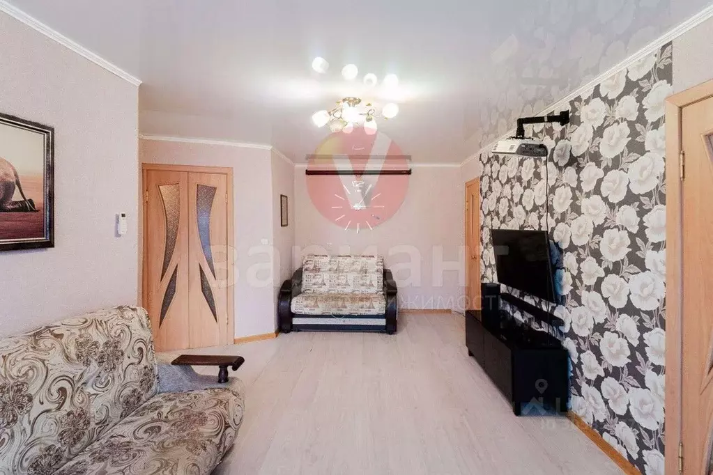 3-к кв. Омская область, Омск просп. Мира, 44 (45.0 м) - Фото 1