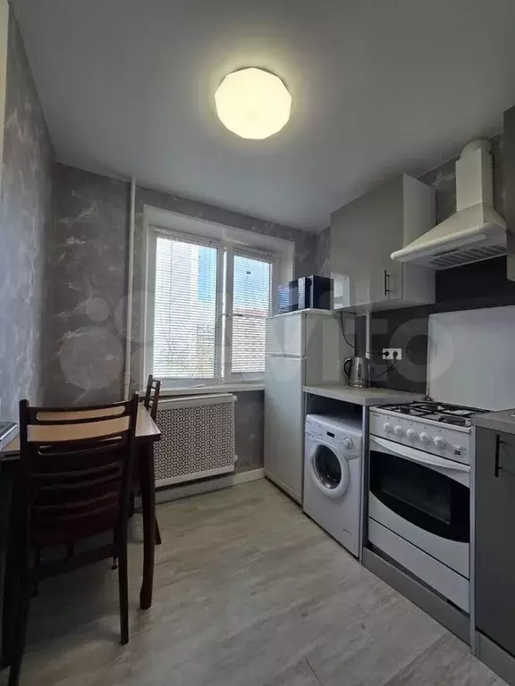 2-к. квартира, 52 м, 4/6 эт. - Фото 0