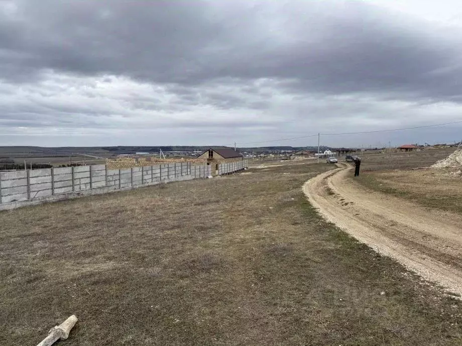Участок в Крым, Симферопольский район, Чистенское с/пос, с. Левадки  ... - Фото 2