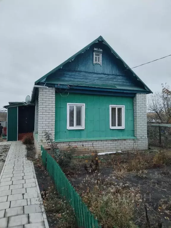 Дом в Саратовская область, Петровский район, Пригородное муниципальное ... - Фото 0