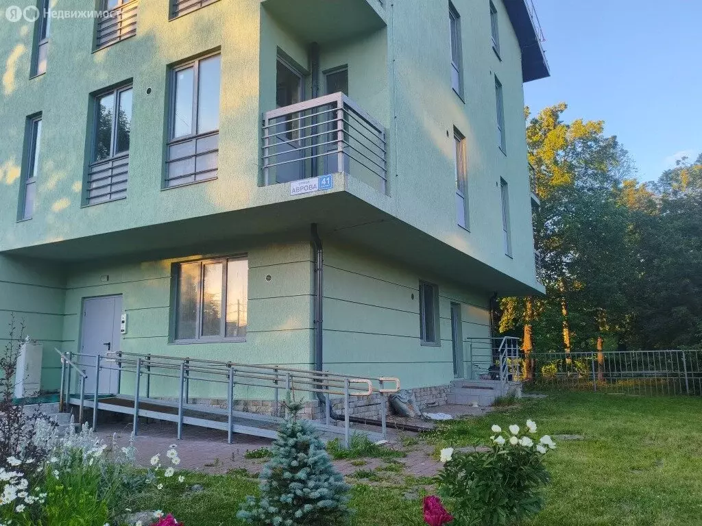4-комнатная квартира: Петергоф, улица Аврова, 41 (133 м) - Фото 2