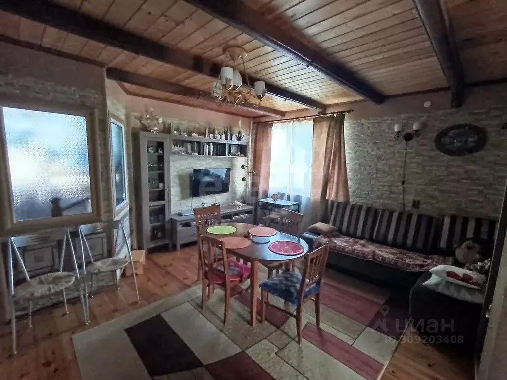 Дом в Псковская область, Гдов муниципальное образование, д. Надозерье  ... - Фото 1