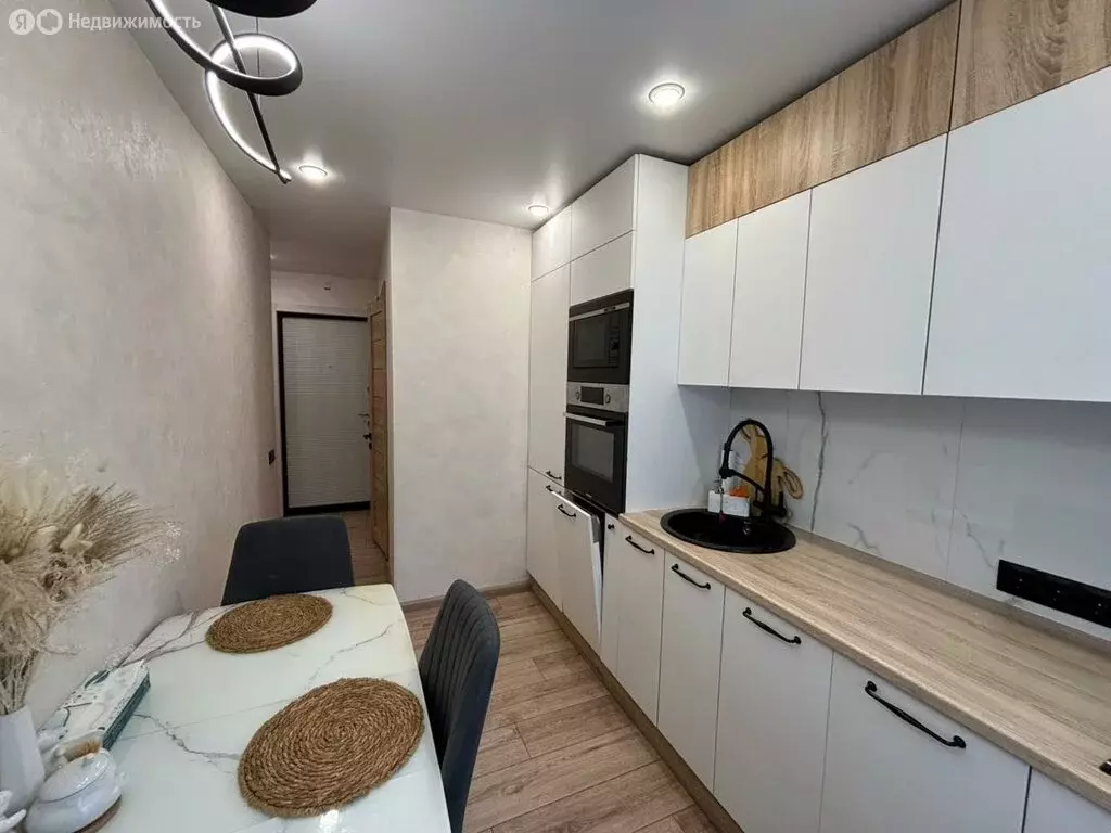 3-комнатная квартира: Новокузнецк, улица Тольятти, 53 (59.5 м) - Фото 1