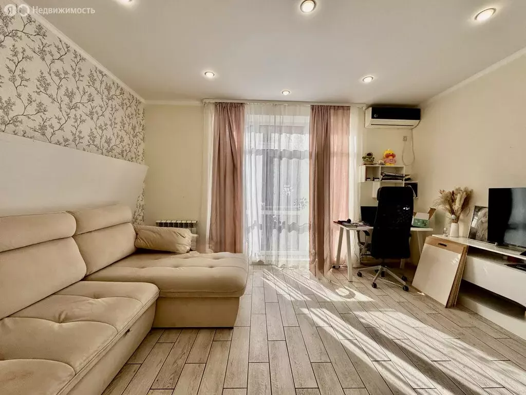 3-комнатная квартира: Аксай, улица Платова, 58 (78 м) - Фото 1