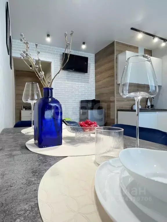 Студия Тюменская область, Тюмень ул. Валентины Трофимовой, 12 (28.6 м) - Фото 1