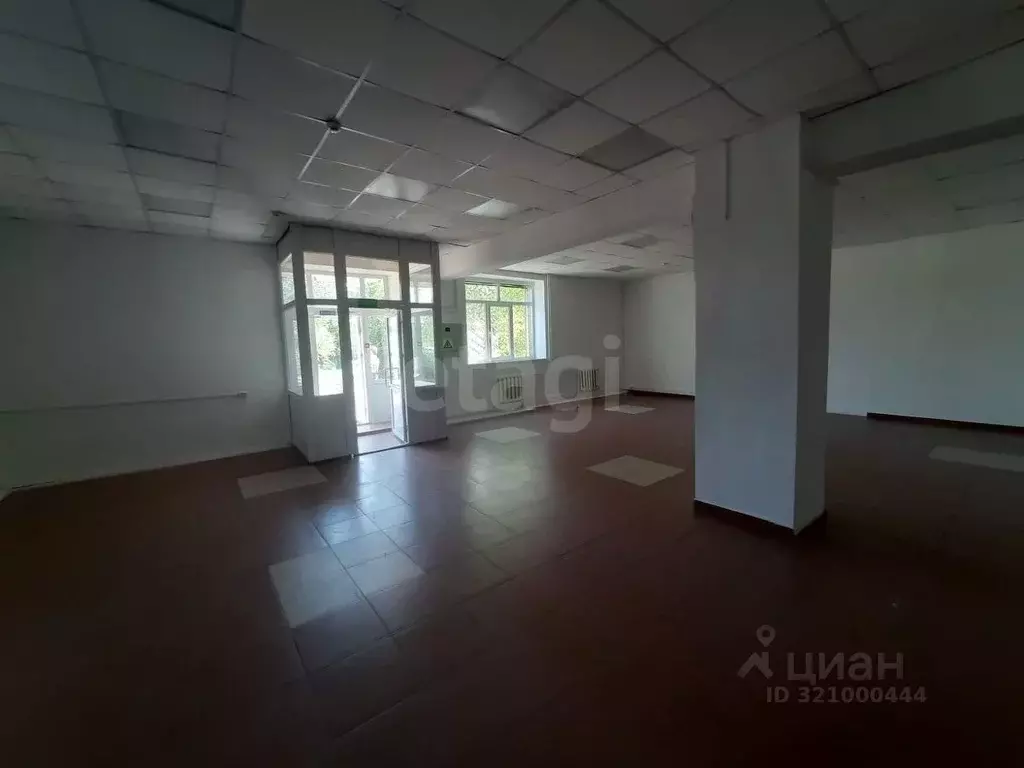 Помещение свободного назначения в Калмыкия, Элиста ул. Ю. Клыкова, 87Б ... - Фото 1