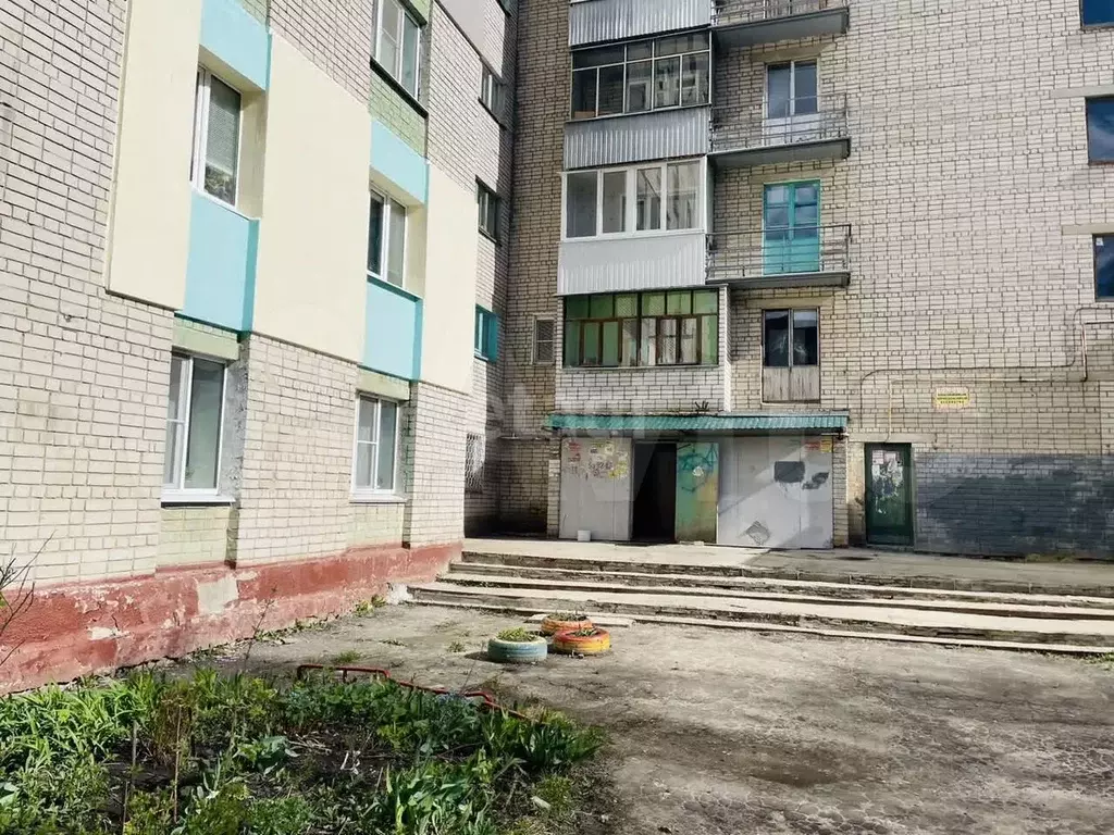Комната 33,6 м в 1-к., 1/9 эт. - Фото 1