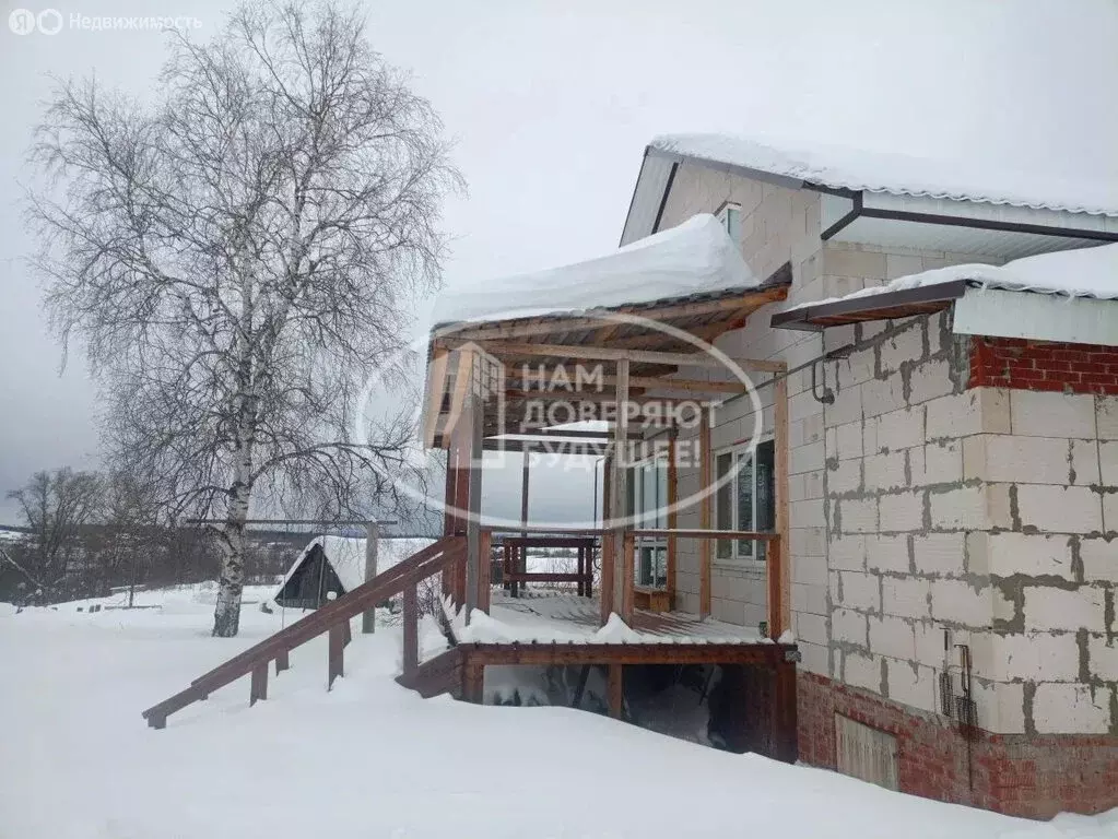 Дом в село Ананьино, Центральная улица (120 м) - Фото 1