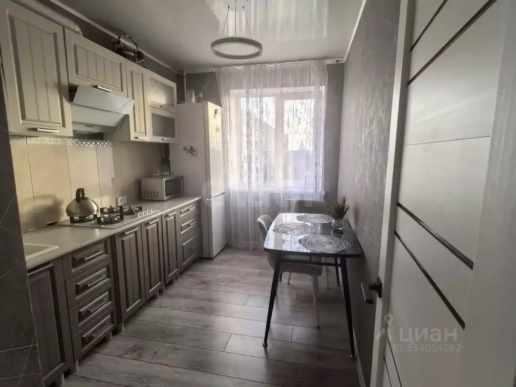 3-к кв. Крым, Ленино пгт ул. Энгельса, 15 (66.7 м) - Фото 1