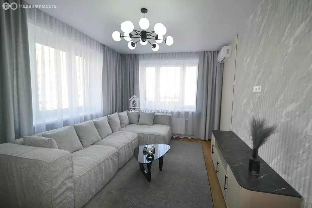 3-комнатная квартира: Тюмень, улица Республики, 204к10 (99.3 м) - Фото 1