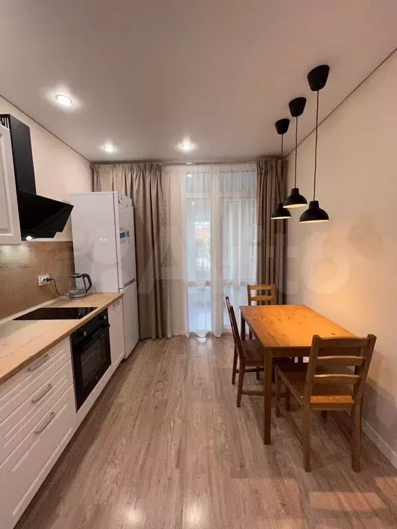 2-к. квартира, 60 м, 1/10 эт. - Фото 0
