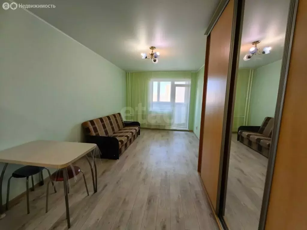 Квартира-студия: Челябинск, улица Братьев Кашириных, 131Б (31.5 м) - Фото 1