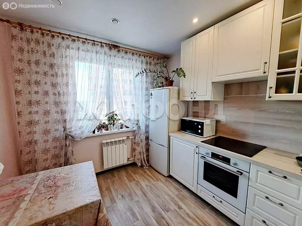 4-комнатная квартира: Новосибирск, улица Красина, 60 (76.8 м) - Фото 0