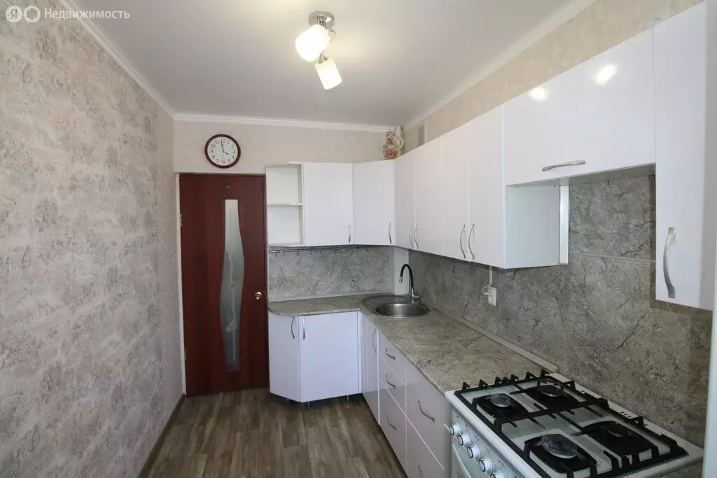 3-комнатная квартира: Туймазы, улица Чапаева, 8 (63 м) - Фото 1