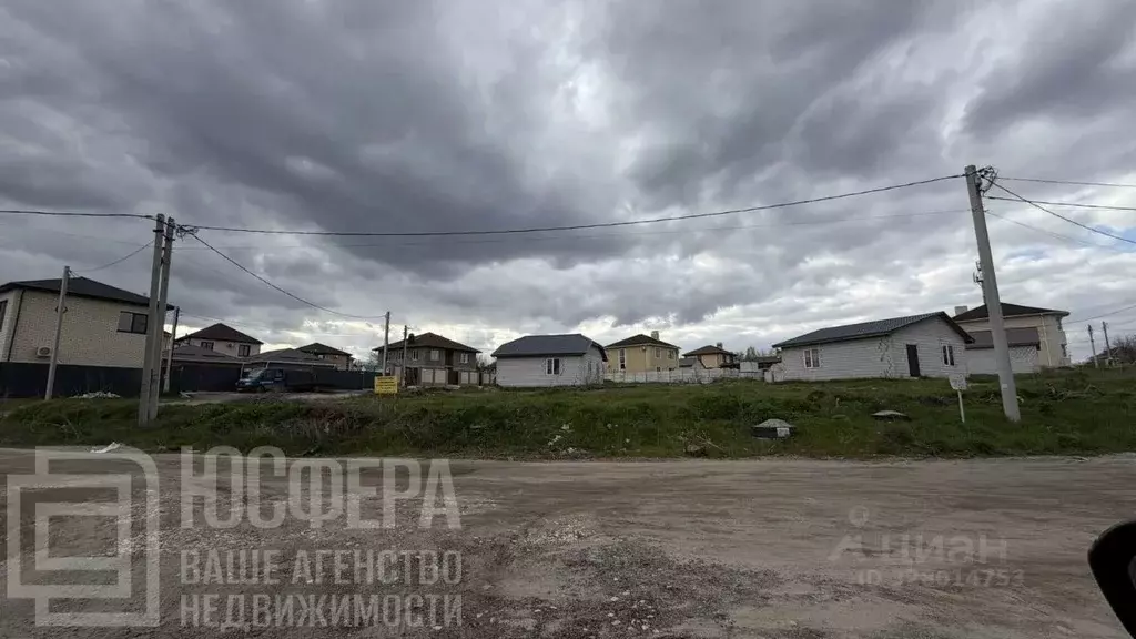 Участок в Волгоградская область, Волгоград пос. Ангарский, ул. ... - Фото 0