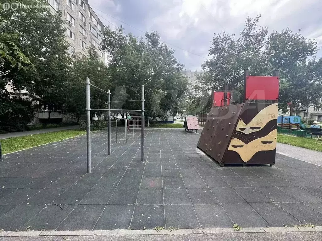 2-комнатная квартира: Тюмень, улица Мельникайте, 122 (60 м) - Фото 1