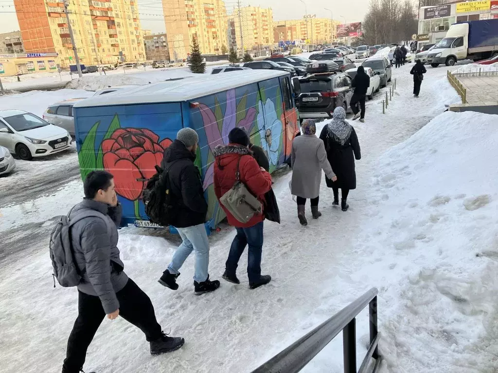 Торговая площадь в Ханты-Мансийский АО, Сургут просп. Ленина, 67 (10 ... - Фото 1