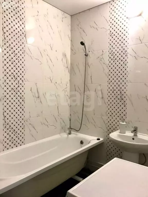 2-комнатная квартира: Тобольск, 15-й микрорайон, 17 (63.4 м) - Фото 1