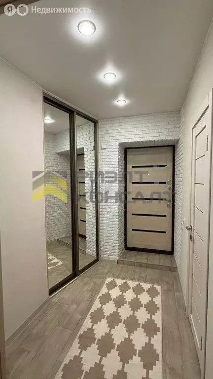 1-комнатная квартира: Омск, улица Малиновского, 17к1 (53 м) - Фото 2