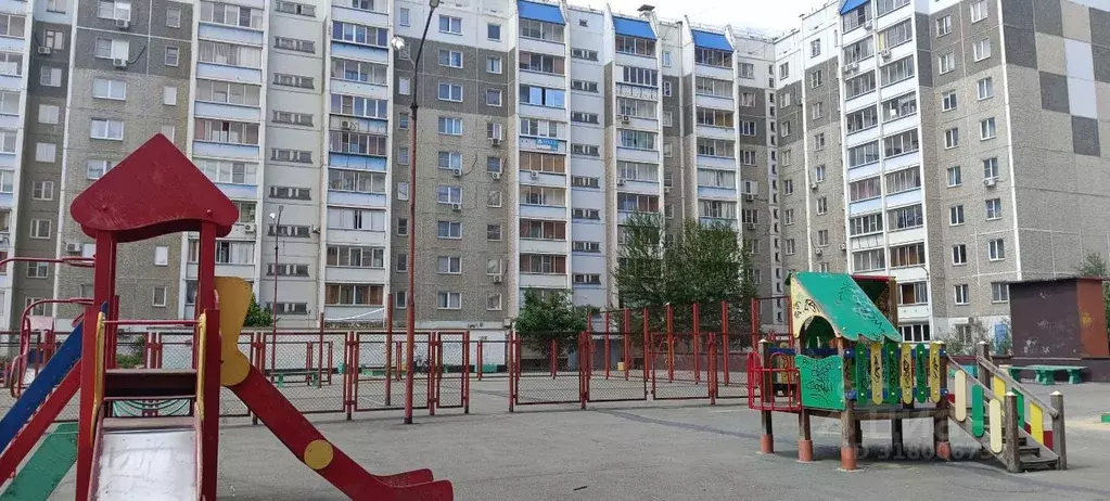 2-к кв. Челябинская область, Челябинск ул. Братьев Кашириных, 87А/3 ... - Фото 0