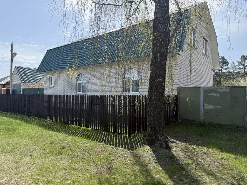 Дом в Брянская область, Сельцо Сенная ул., 15 (233 м) - Фото 0