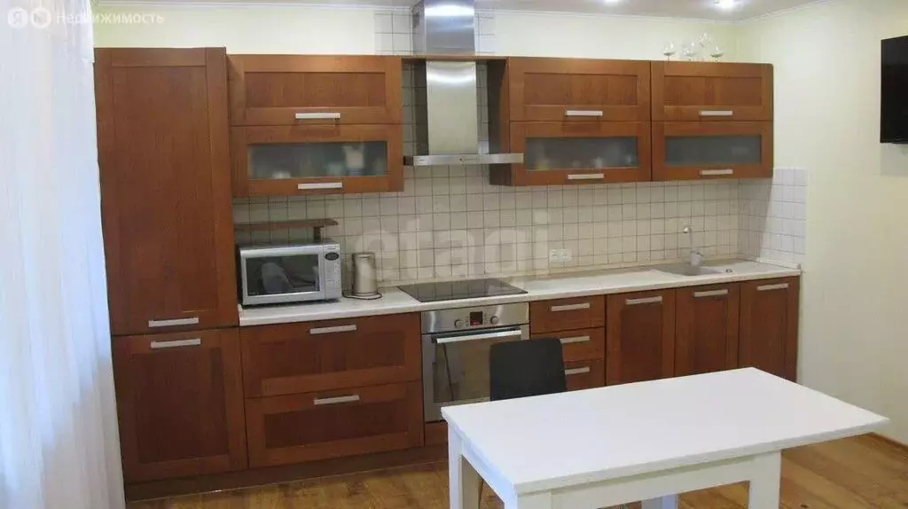 2-комнатная квартира: Новоалтайск, улица Космонавтов, 8А (80 м) - Фото 1