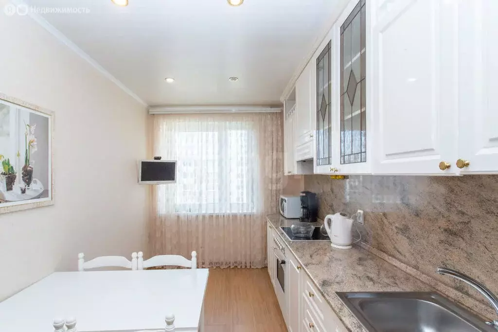3-комнатная квартира: Тобольск, 8-й микрорайон, 45 (65.3 м) - Фото 1