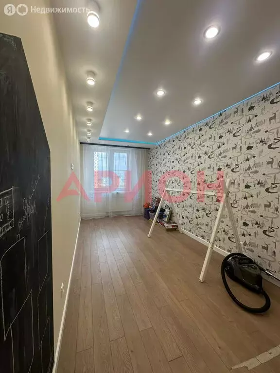 2-комнатная квартира: Тюмень, улица Тимофея Чаркова, 81к2 (75.2 м) - Фото 0