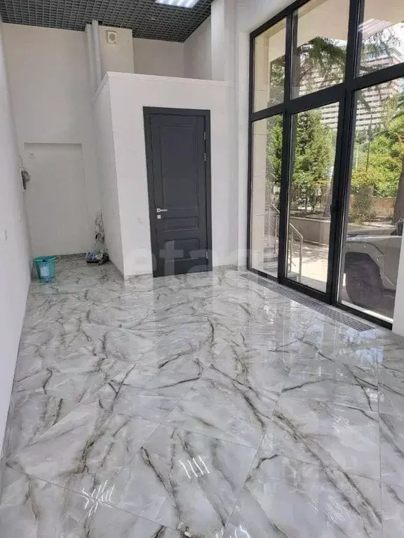 Торговая площадь в Крым, Ялта ул. Дражинского, 48 (25 м) - Фото 2