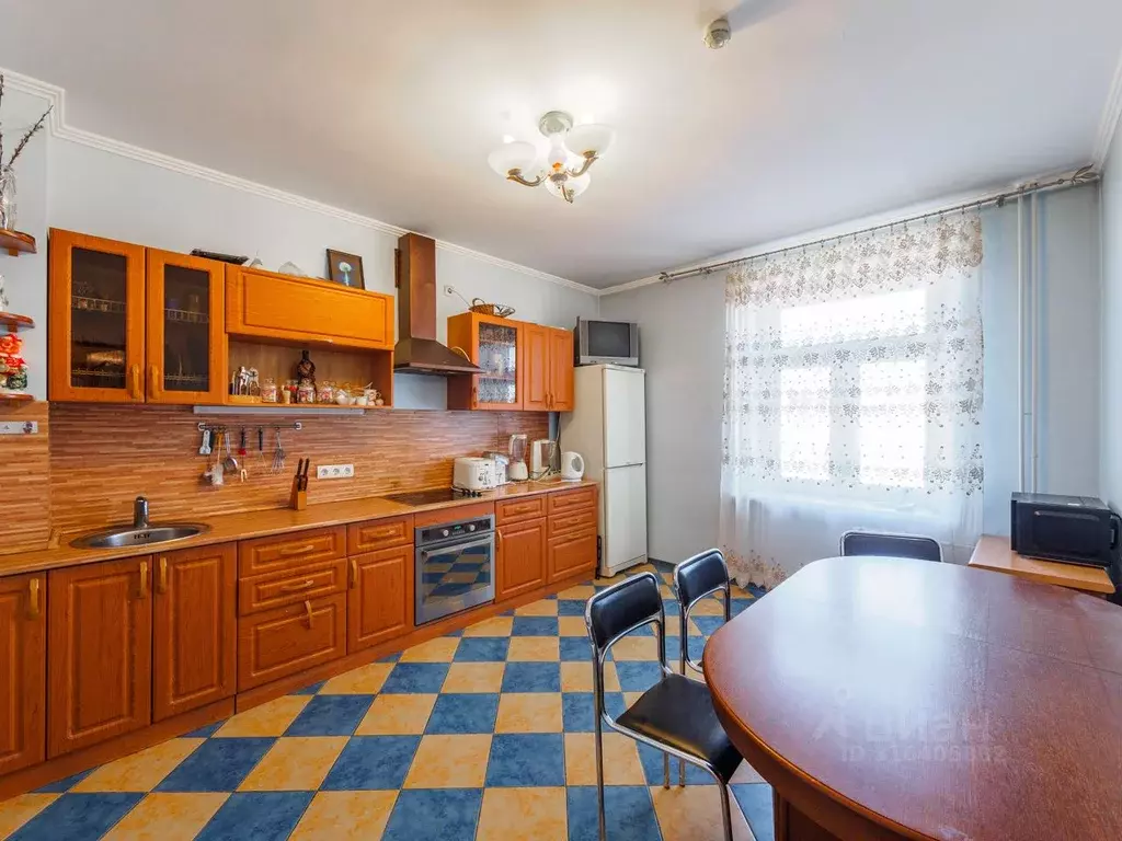 3-к кв. Омская область, Омск Братская ул., 19 (100.0 м) - Фото 0